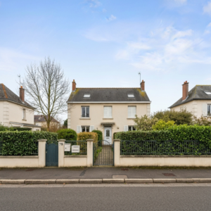 Vue aérienne de Draveil avec des maisons résidentielles et des espaces verts